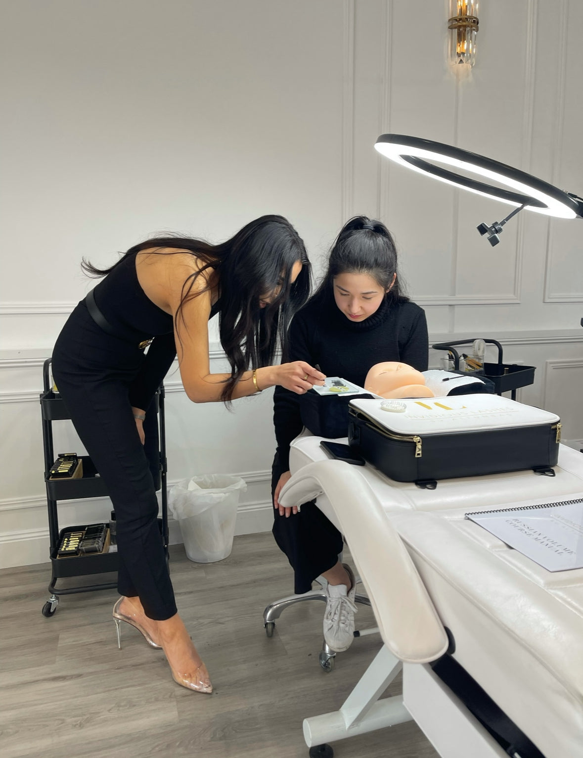 Beginner Classic, Hybrid & Volume (2D-10D) - in person course
