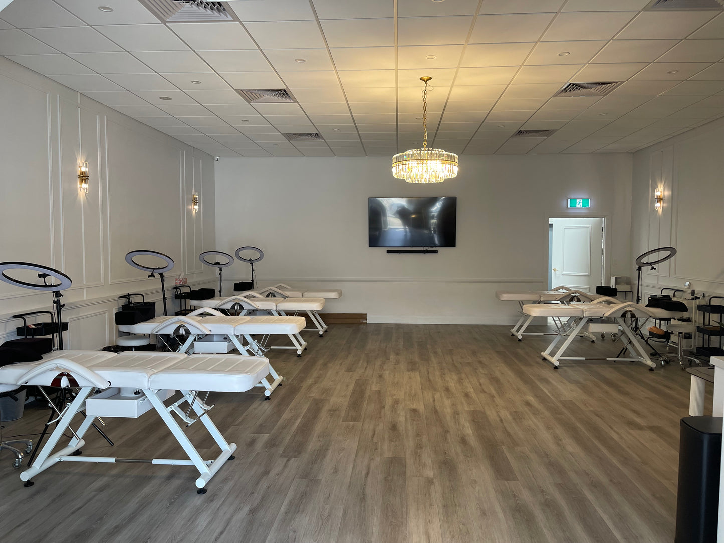 Beginner Classic, Hybrid & Volume (2D-10D) - in person course